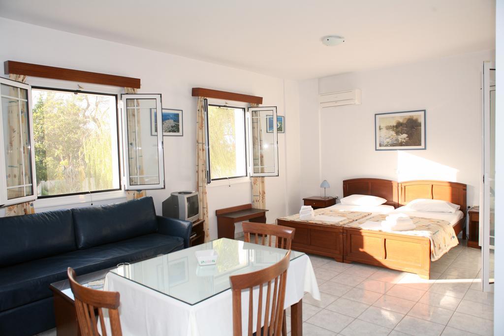 Iliaktida Studio-Villas Frinion Room photo